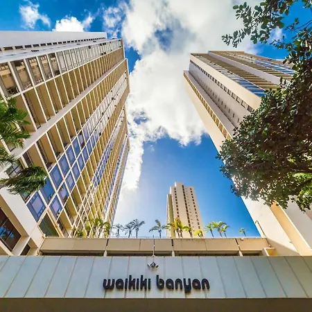 Upscale Penthouse With Ocean Views & Free Parking! Apartment Honolulu Exterior photo