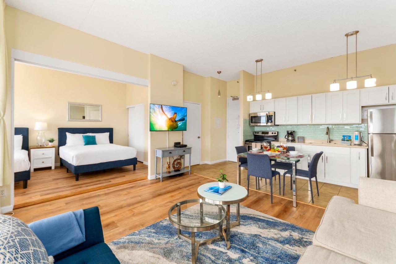 Upscale Penthouse With Ocean Views & Free Parking! Appartement Honolulu