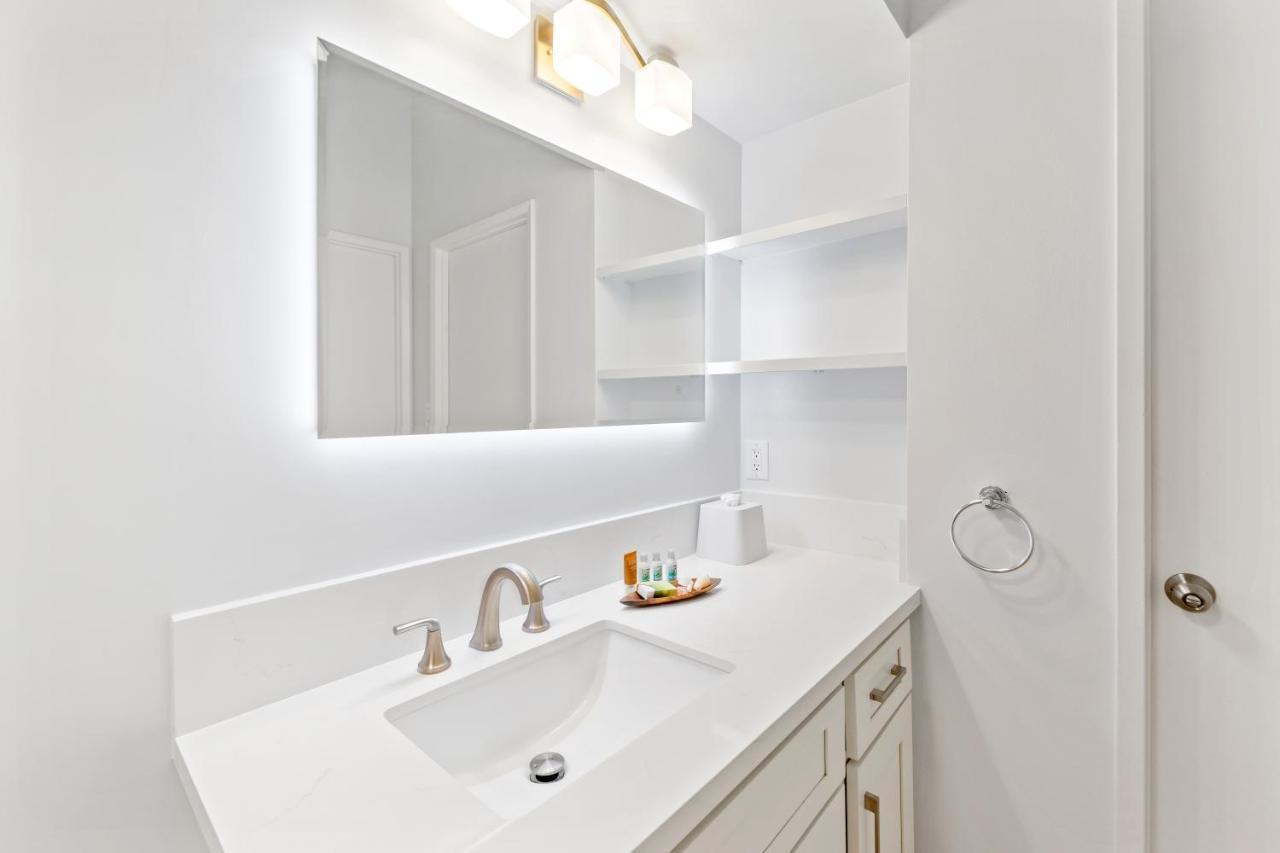 Appartement Upscale Penthouse With Ocean Views & Free Parking!