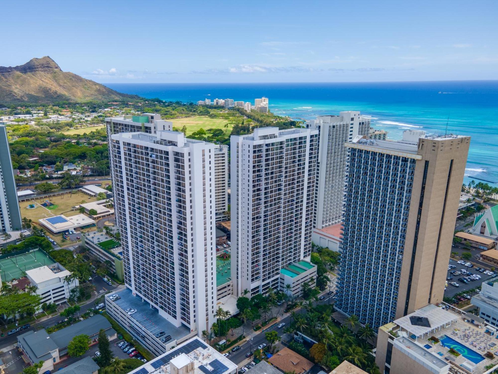 Upscale Penthouse With Ocean Views & Free Parking! Appartement *